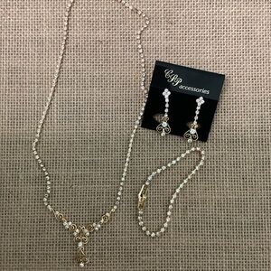 Vintage 1998 fashion jewelry. Set: Necklace earrings & bracelet.